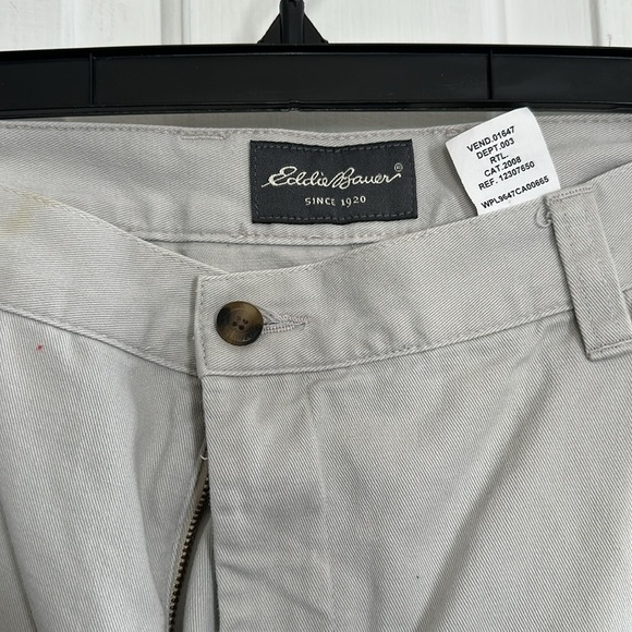 Eddie Bauer Men’s Khaki Shorts size 42 - Picture 2 of 3